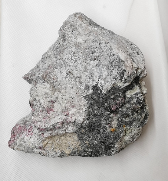 Cherry Thulit Aktinolit